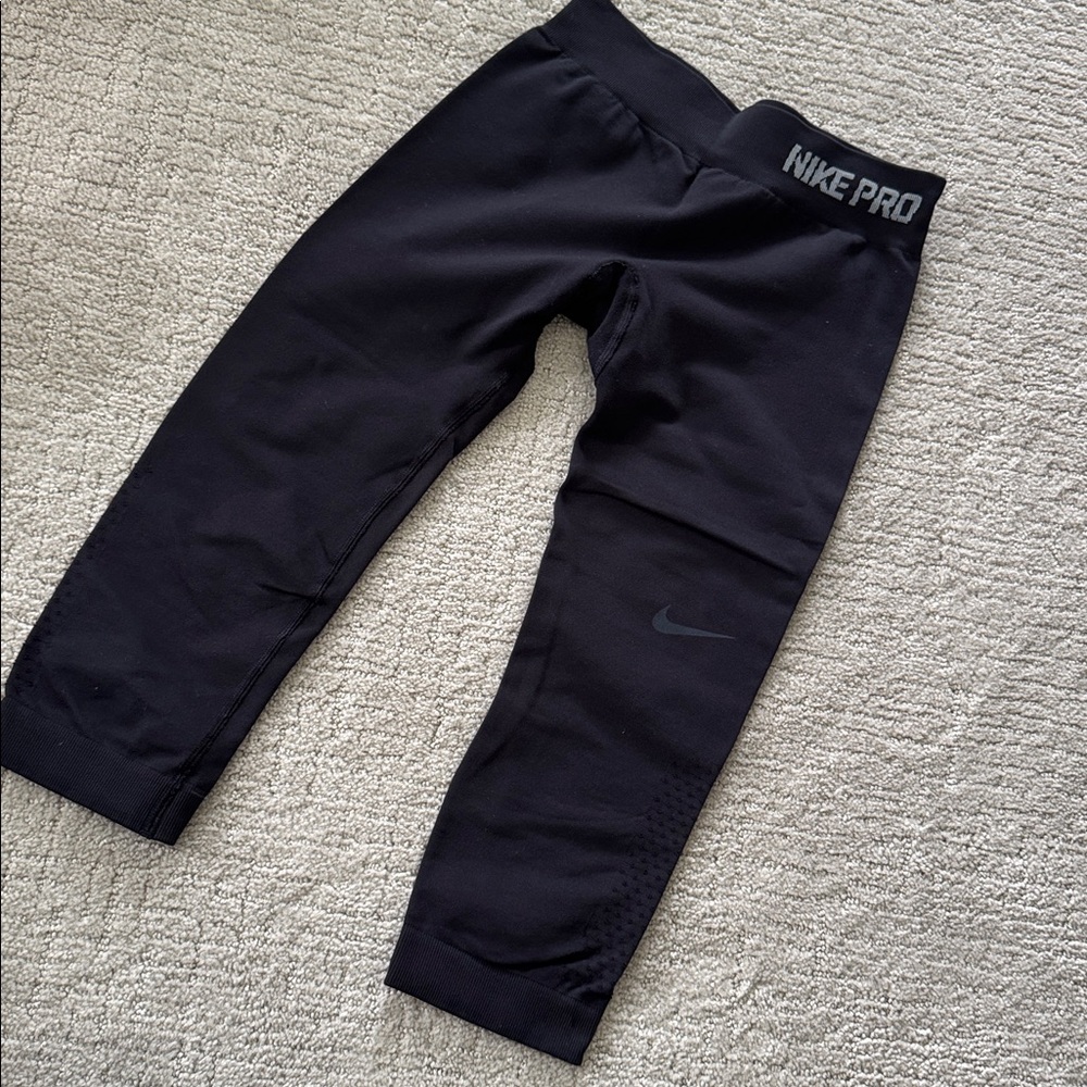 Nike Pro Black Athletic capri Leggings